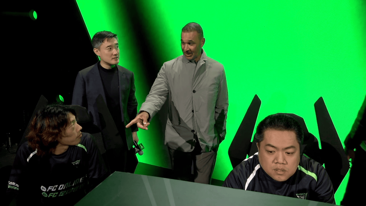 (古利特对阿沅,黄旭东作出战术指导)比赛65分钟,黄旭东操作古利特外围