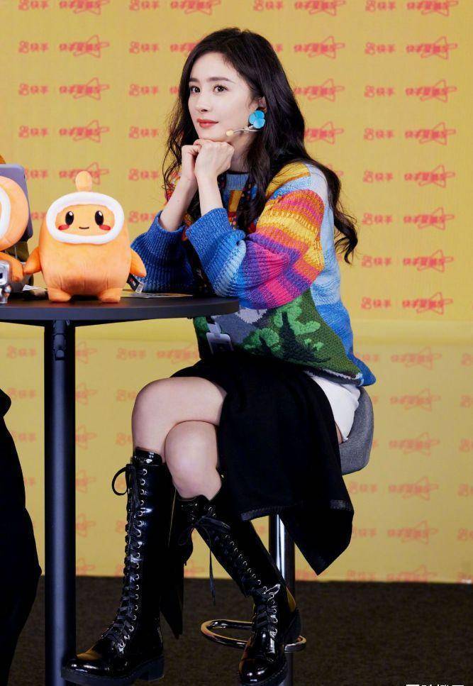 秋天到了又想起杨幂这组经典照片毛衣配裙子怎么就这么好看