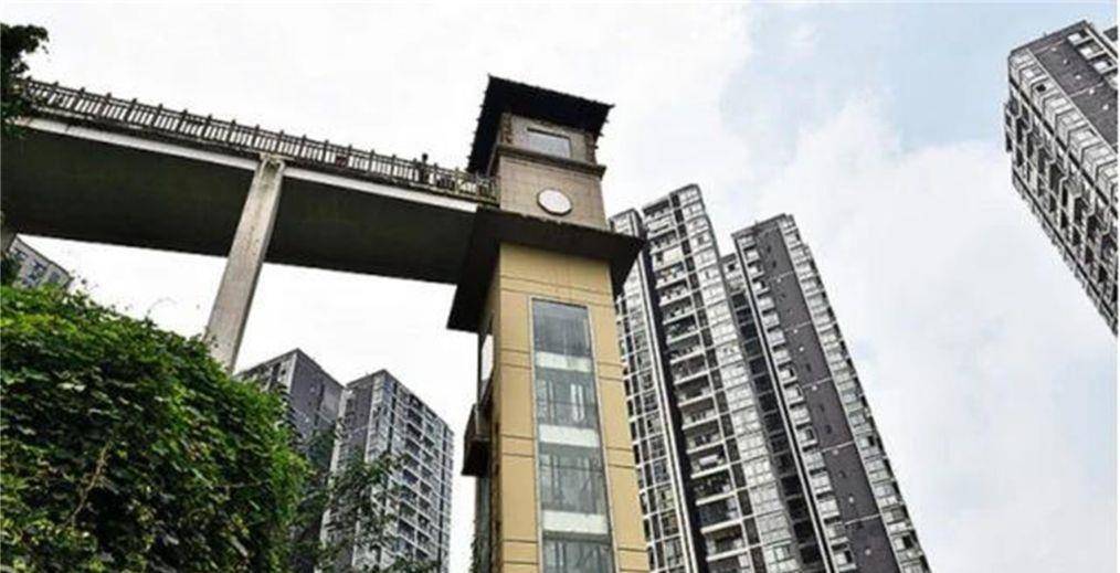 原创重庆的奇葩小区楼下是悬空栈道悬空落差将近百米