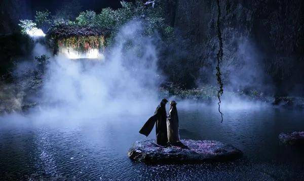 按照《神雕侠侣》的说法,"活死人墓"是当年王重阳对抗金兵的大本营