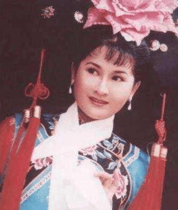 原创她自曝一年服侍过30多位导演没火就算了结果还被封