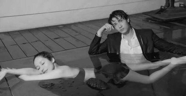 原创萧亚轩怎么了深夜开播眼神迷离略显疲惫此前曾曝光自己抽泣画面