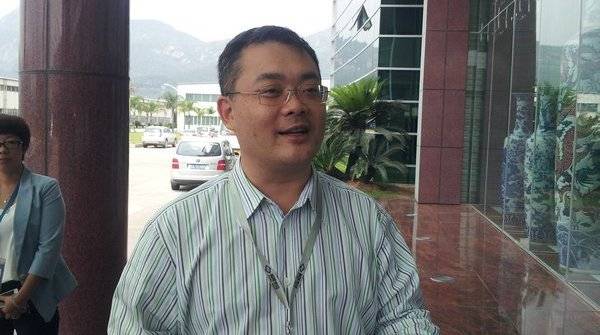 为了了解基层,曹辉将所有工种都干了一遍,凭着吃苦耐劳,还当上了车间