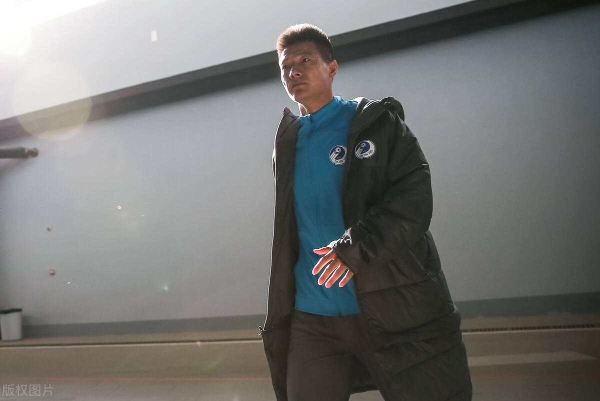 大连队正是靠着吕鹏和闫鹏的出色表现,以1比0战胜对手.