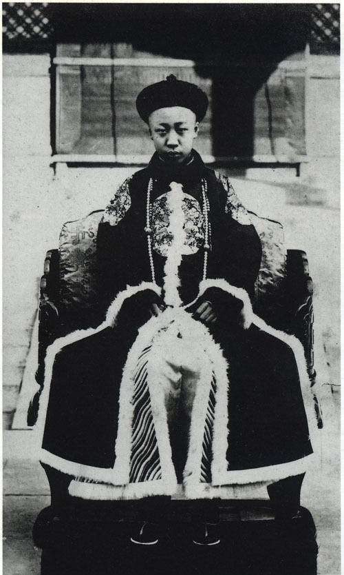 原创清朝灭亡后作为末代皇帝的溥仪到底还有多少翻盘的资本