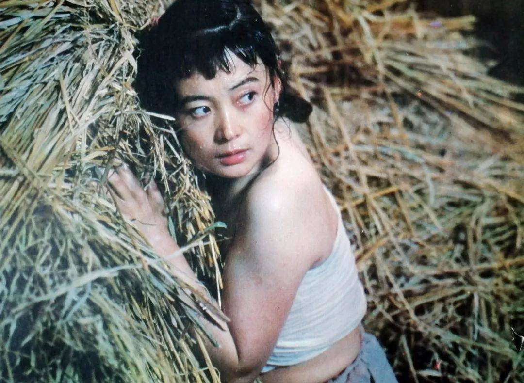 1986年的湘女萧萧改编自沈从文的小说揭露了童养媳的悲剧