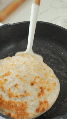 原创这早餐吊打包子油条做一次能吃大半月简单烙一下就香翻了