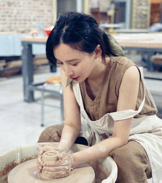 原创38岁熊乃瑾近照流出现身清华学习自曝至今单身因王宝强