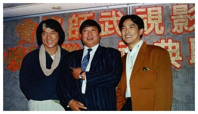 众所周知,洪金宝当年跟成龙还有元彪都是"七小福"成员,因为年龄比他们
