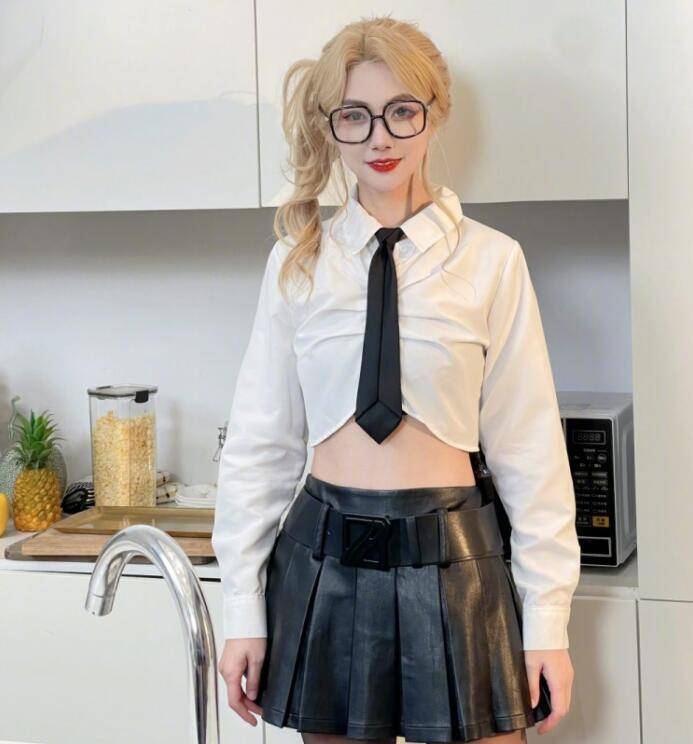 lpl初代女神小苍晒自拍,丝毫不像40岁的人,越来越年轻了_电竞_比赛