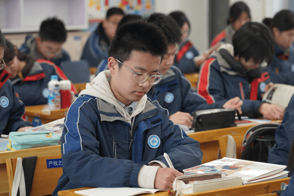 初三毕业直读硕士走进少年大学生