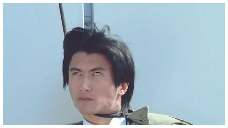 还债,被嘘,铁窗泪,谢霆锋一曲终结四大天王,却差点毁谢贤手里