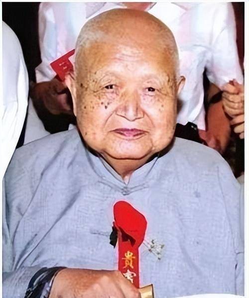 让银行损失5亿的骗局:富商花2万伪造金缕玉衣,5位专家估值24亿_谢根荣