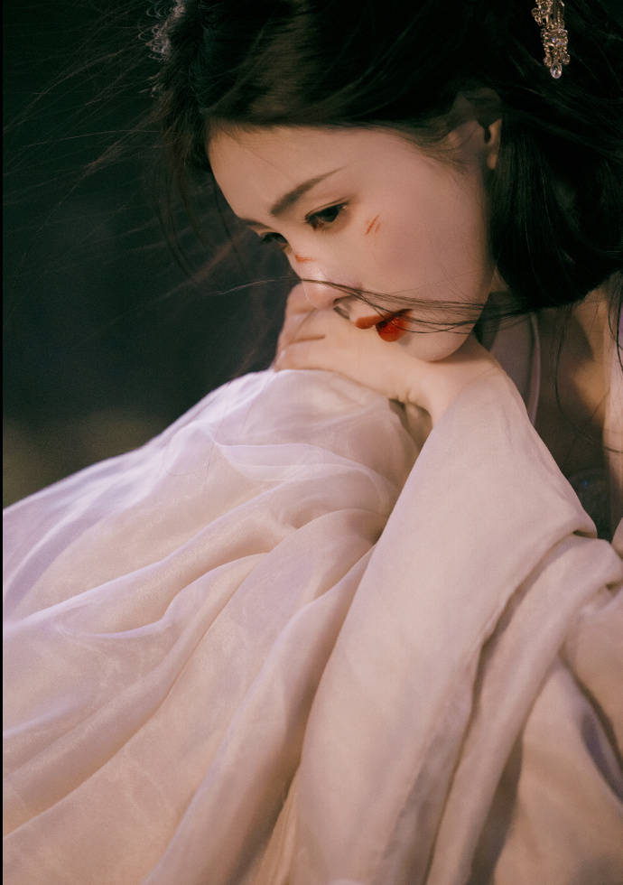 到底是谁说白鹿普？网友：穿上汉服后小说女主有脸了！
