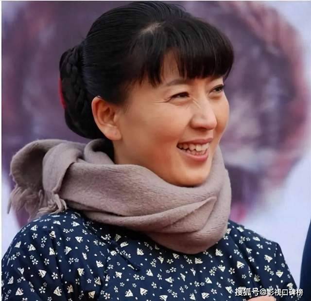 原创乡村苦命玛丽苏专业户闫学晶年过半百跑商演为儿媳撑场子
