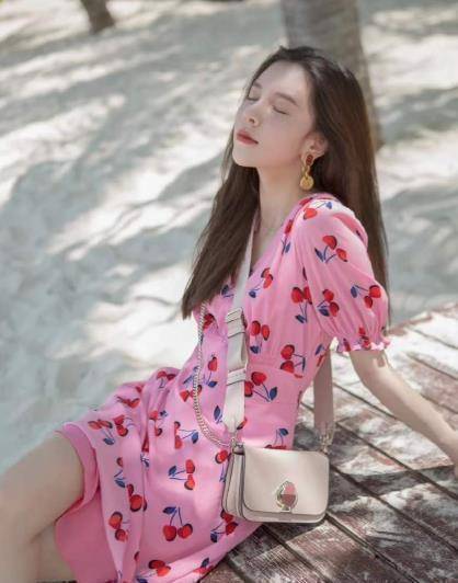 原创宋妍霏生图有多美路人镜头下颜值依旧能打张一山眼光真毒