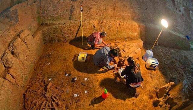 原创内蒙发现公主墓曾被盗墓贼光顾棺中不腐女尸被盗墓贼不公对待