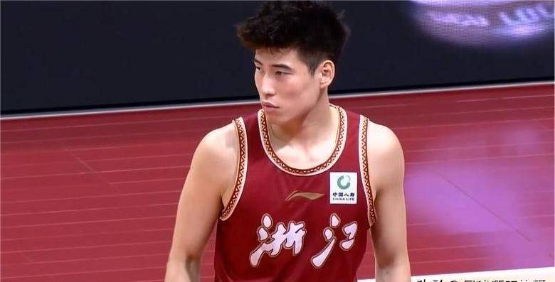 青岛队前三球员:赵嘉一27分3篮板,穆迪26分7篮板6助攻,王瑞泽15分2