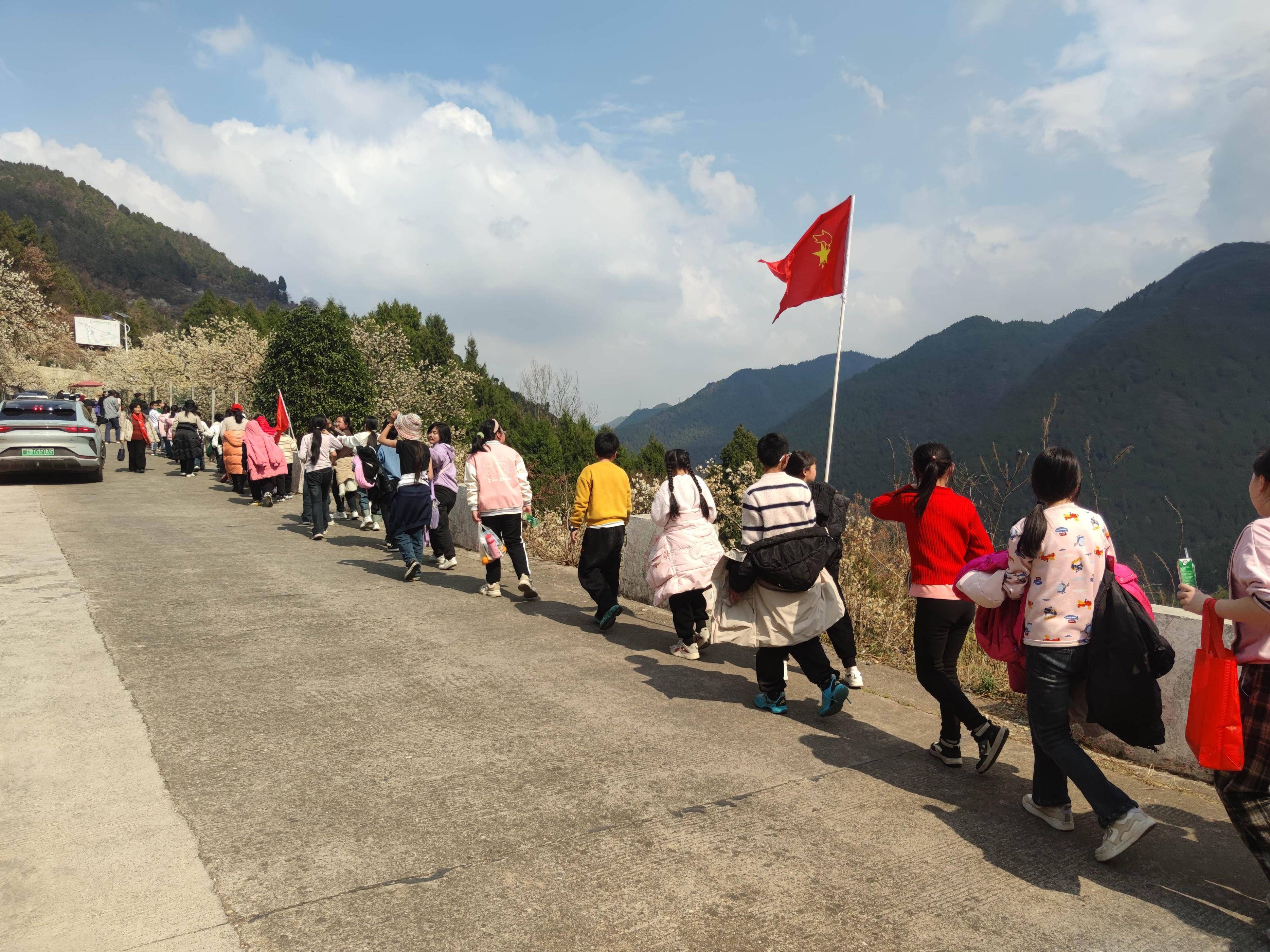 春日好时光 一起"趣"春游 广元市朝天区沙河镇小学2024年踏青活动