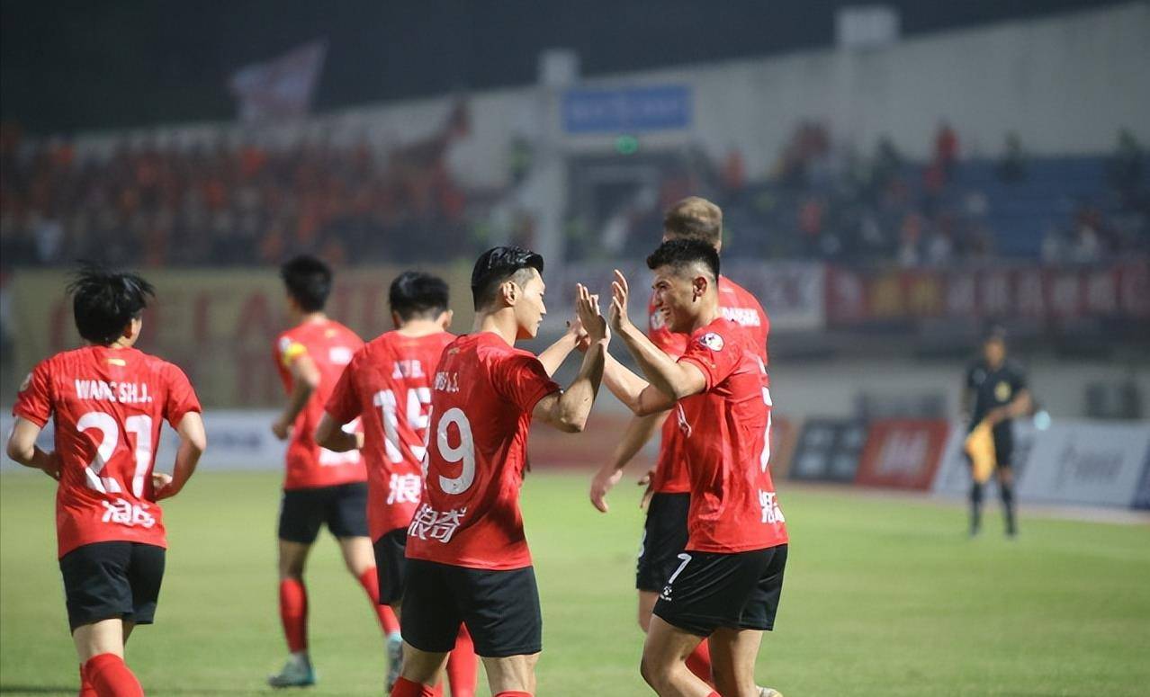 92分钟绝杀31广州队狂飙2024首胜21岁神锋2分钟2球大冷门