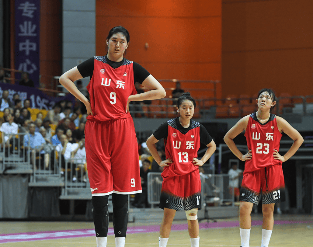 恭喜!中国女篮16岁2米28天才正式入选国青,陈楠出山调教女姚明