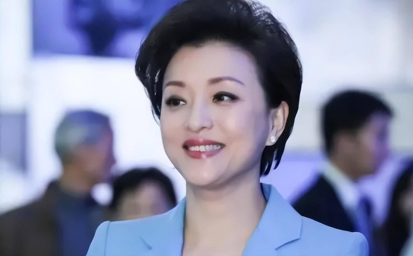 原创央视才女杨澜巅峰期辞职二婚嫁200亿身价富商今状况如何