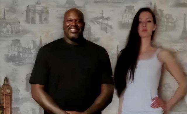 原创
            奥尼尔在5位身材高大人面前显得渺小，姚明出场让他腰缠万贯-奥尼尔的身高有多少米?