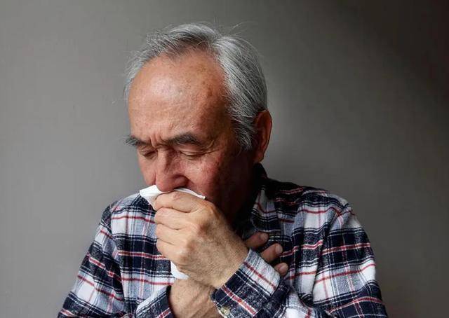 痰是肺的报警器白痰绿痰黄痰黑痰分别有什么代表