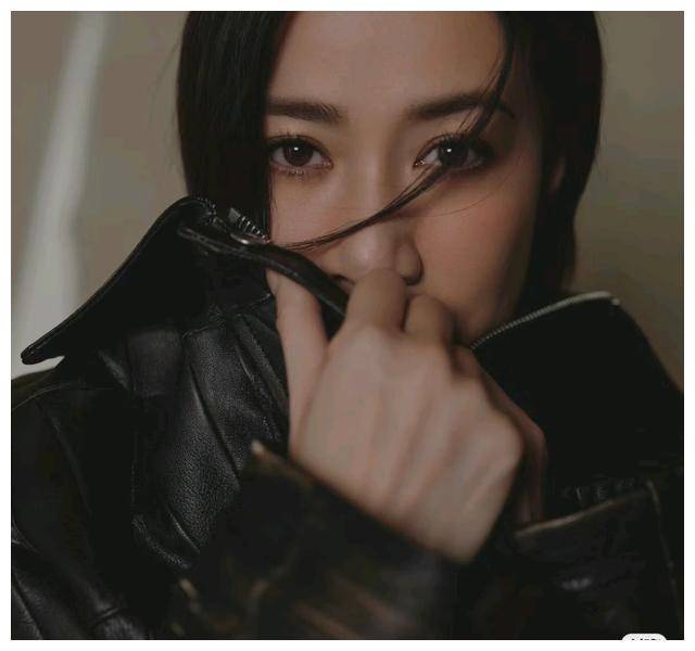 佘诗曼分享最新近照挑战不同风格勇于尝试