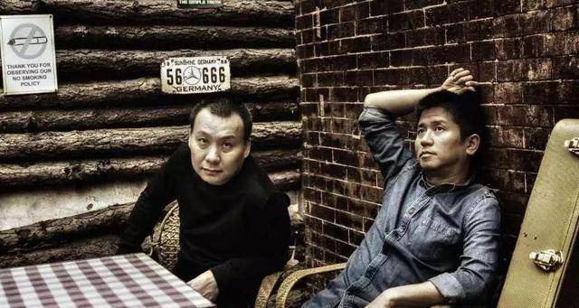 他是和朴树齐名的才子巅峰期黯然隐退后来携儿子唱出父爱如山