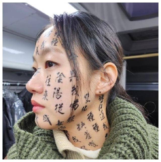 jeans偷造纸术和春节,ive张元英偷发簪和传统舞,华莎偷中国结和古筝