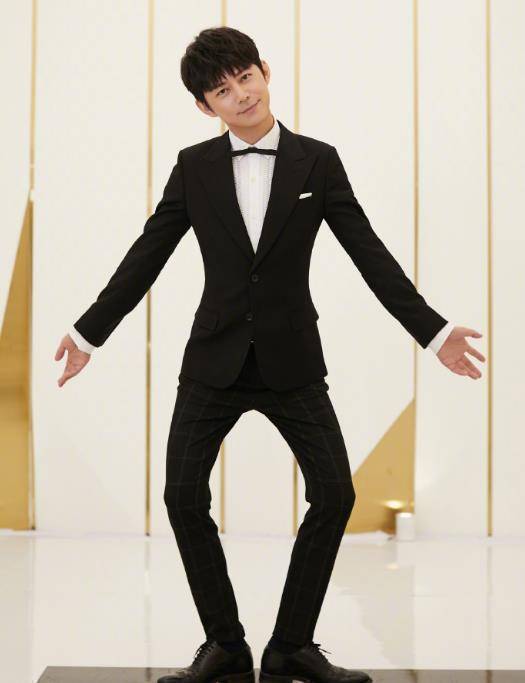 原创何炅连续4天被说上热搜一张截图引热议肖战发文维护