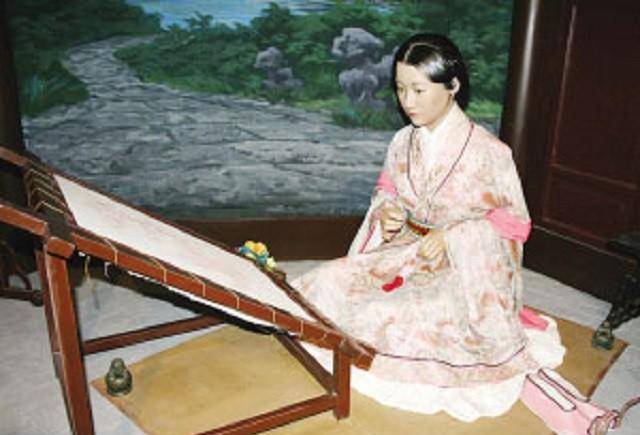 在凌惠平的肺部里,发现了一些煤灰,初步推断是平日烧煤取暖时,不甚