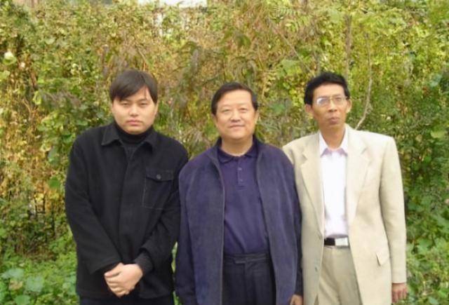 "直升机":先从海关的法制科调到了秘书科,职务也由科员提为副主任科员