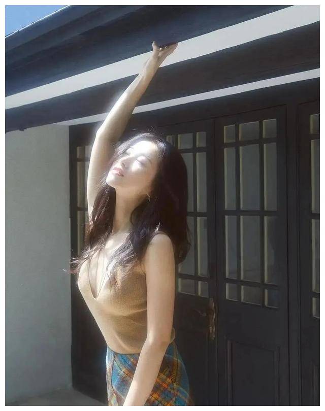 39岁性感女神朱珠晒出比基尼美照网友爆赞美不妖艳不俗