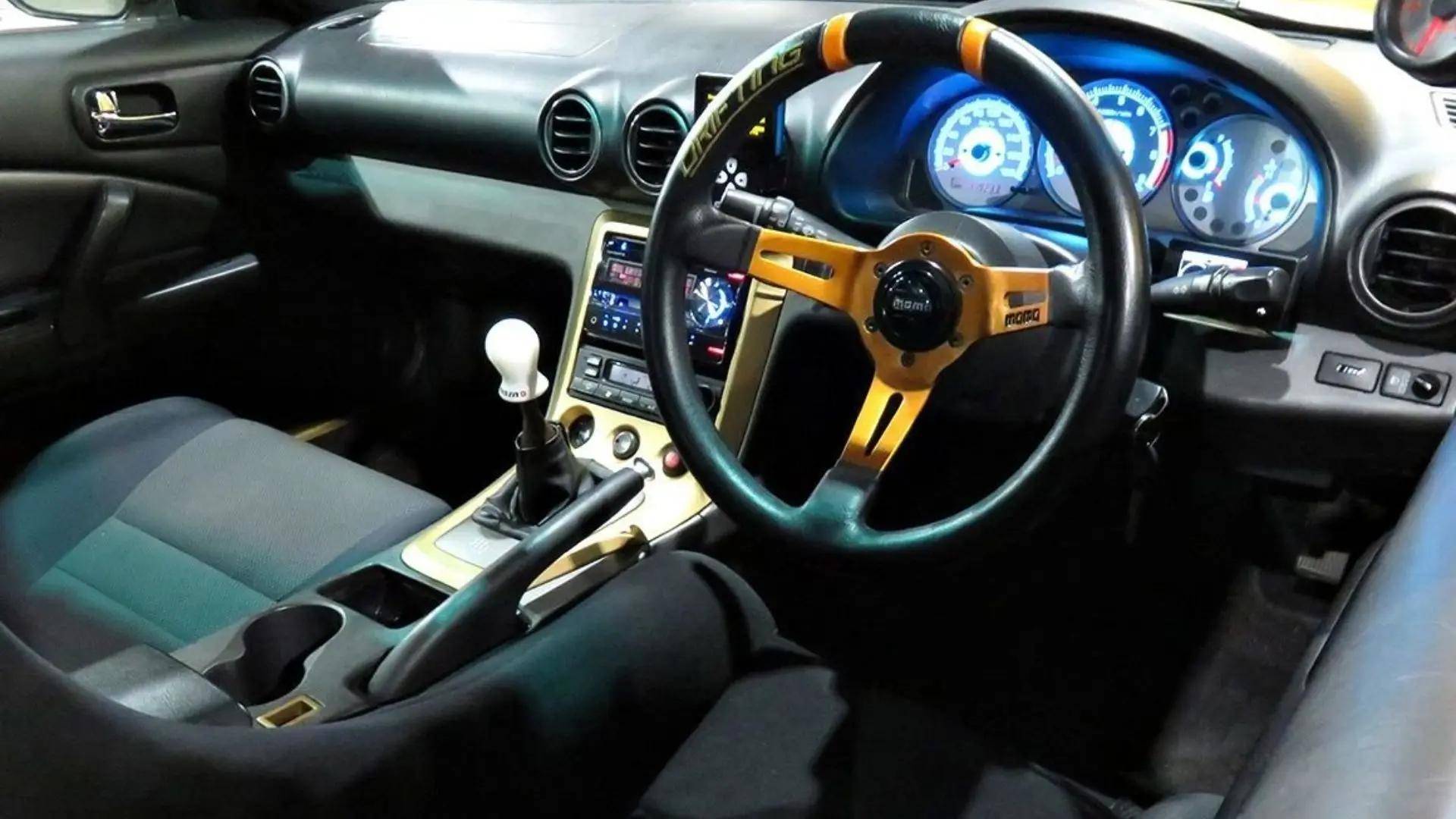 这款车出口国海外市场,比如说进入美国的版本以180sx,200sx,240sx的