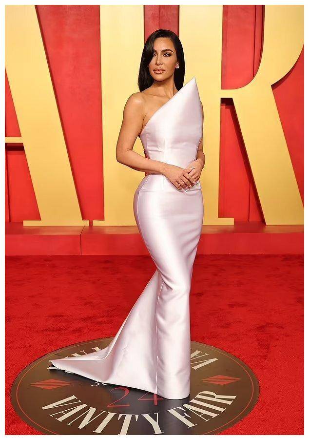 而至于桑切斯和卡戴珊是何时建立的关系,外界不得而知,但两个人很愿意