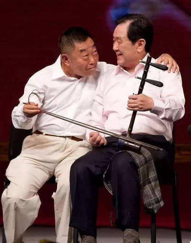 李祖铭著名的京剧琴师,是著名的京剧琴师李慕良先生的儿子,其曾经长期