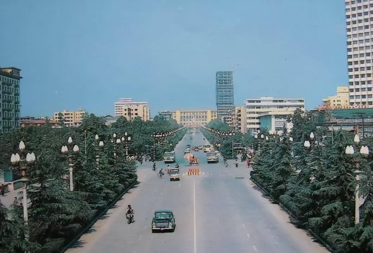 原创1990年成都旧照片交通路况很好人们打扮时髦流行你怀念吗