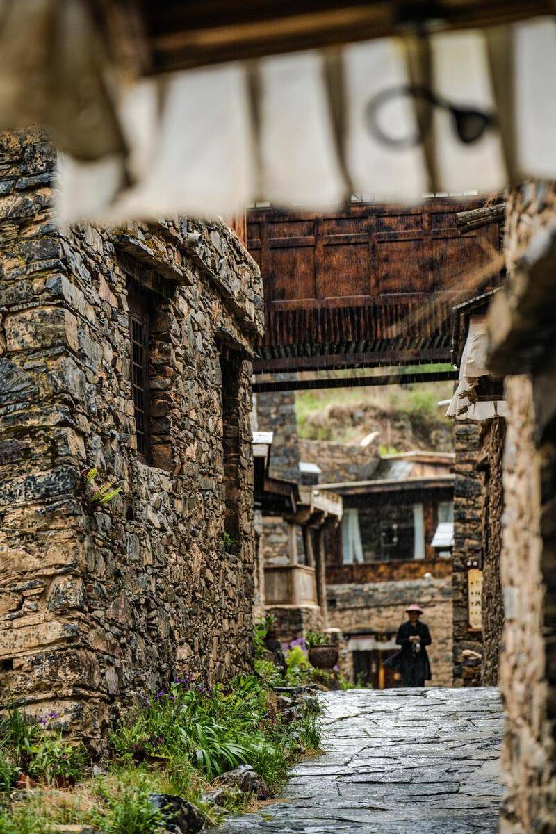 川西一绝美县城,人人都听过却极少人去过!春夏花如海,艳惊四座