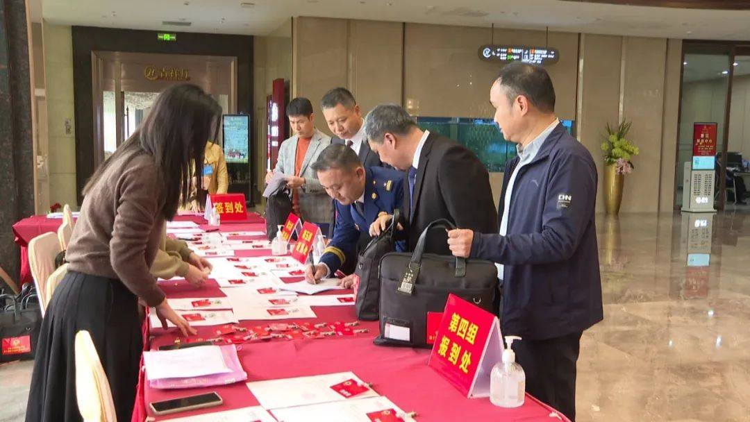 聚焦两会出席政协第十届海丰县委员会第四次会议的委员今天报到