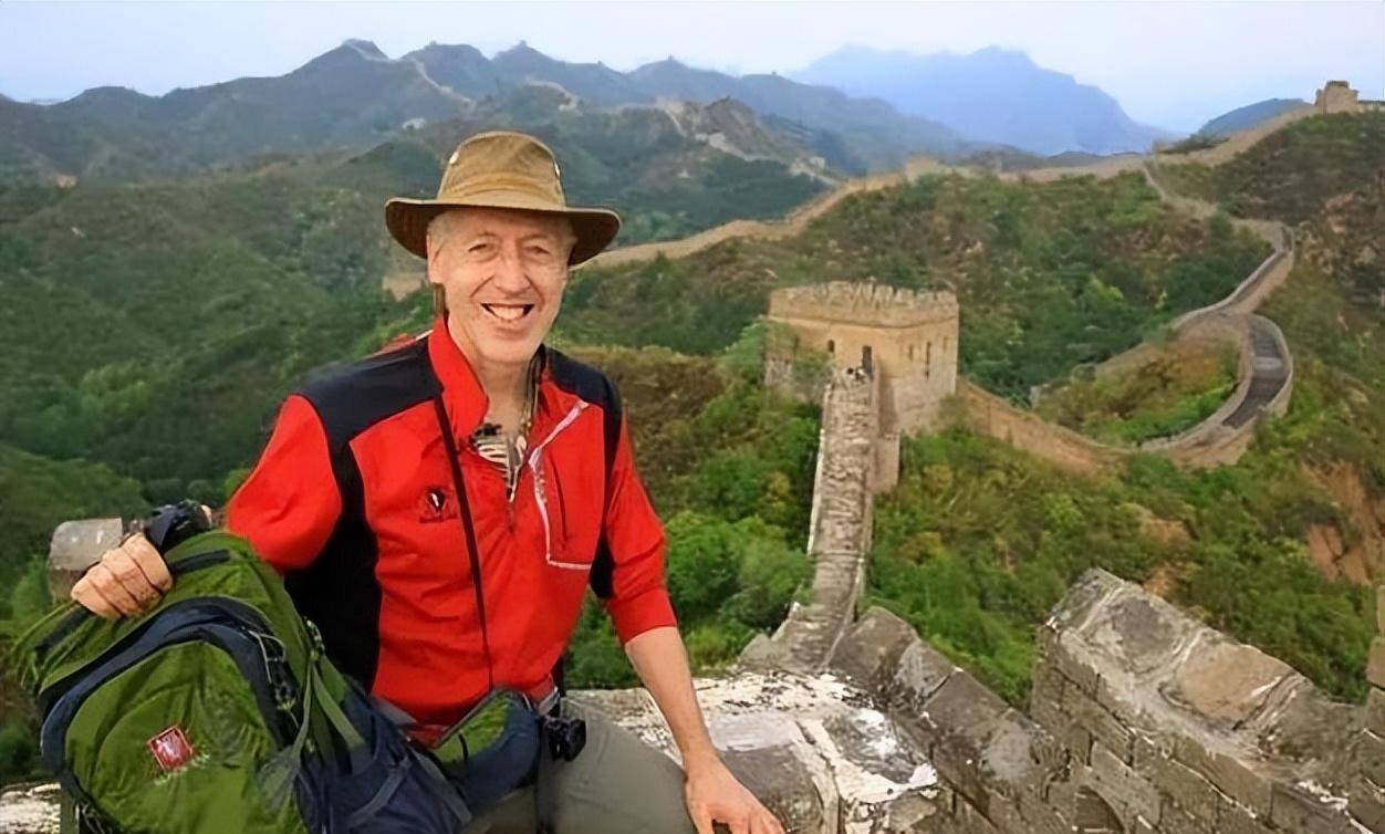 原创守护长城威廉林赛为长城捡垃圾22年只因对长城保持敬畏
