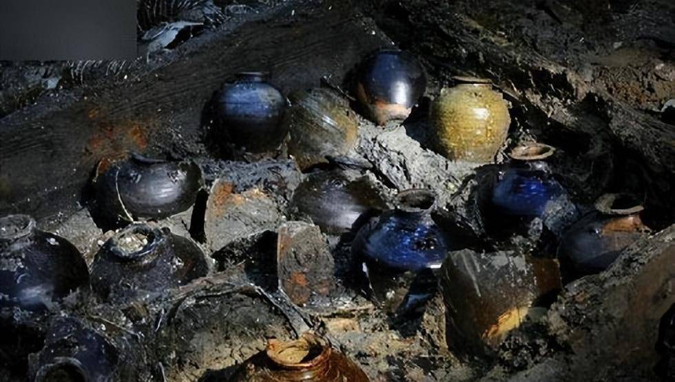 惊现神秘古沉船,价值高达3000亿美元,险些被英国夺走_文物_瓷器_海底