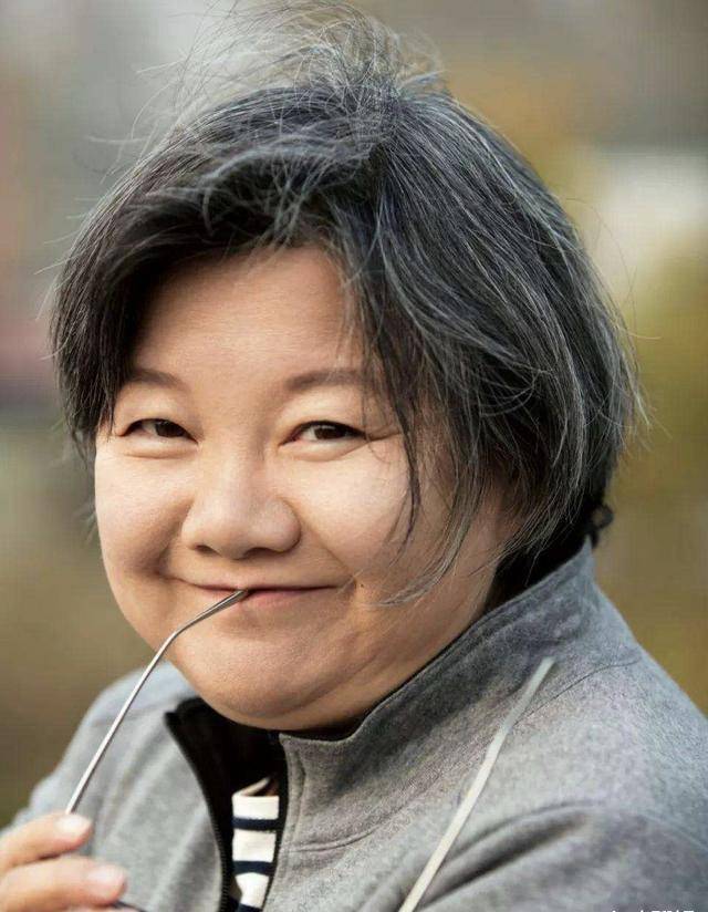 陈凯歌辜负洪晃与倪萍在一起7年为何最后却娶了陈红