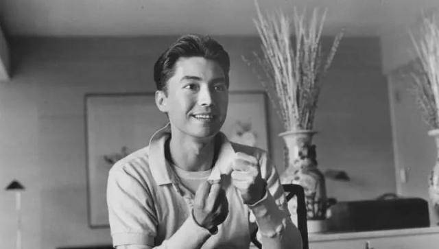 直到现在尊龙都不知道自己的亲生父母到底是谁.