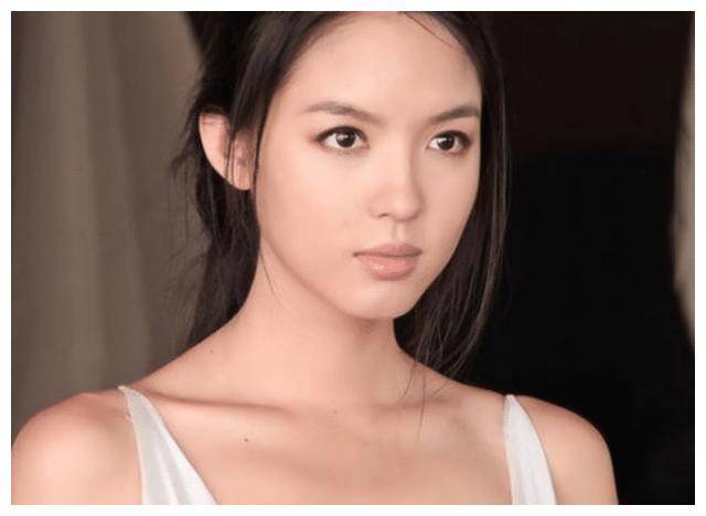 迷人长腿!张梓琳:多年生两女,身材依旧苗条