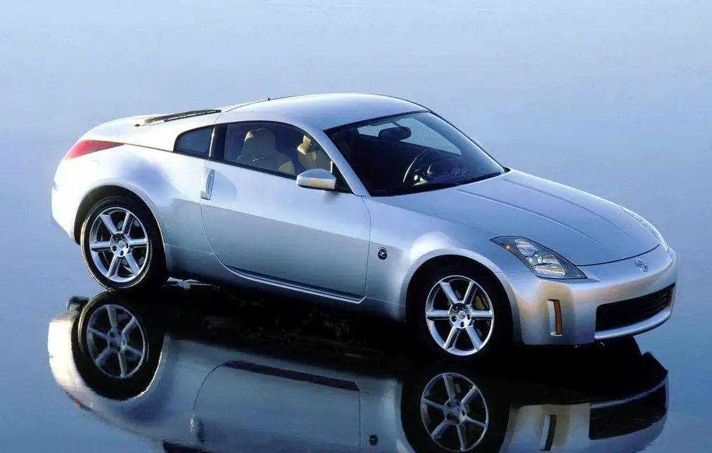 5l发动机,经历了涅槃再生的350z为日产挣足了面子,仅用2年时间全球