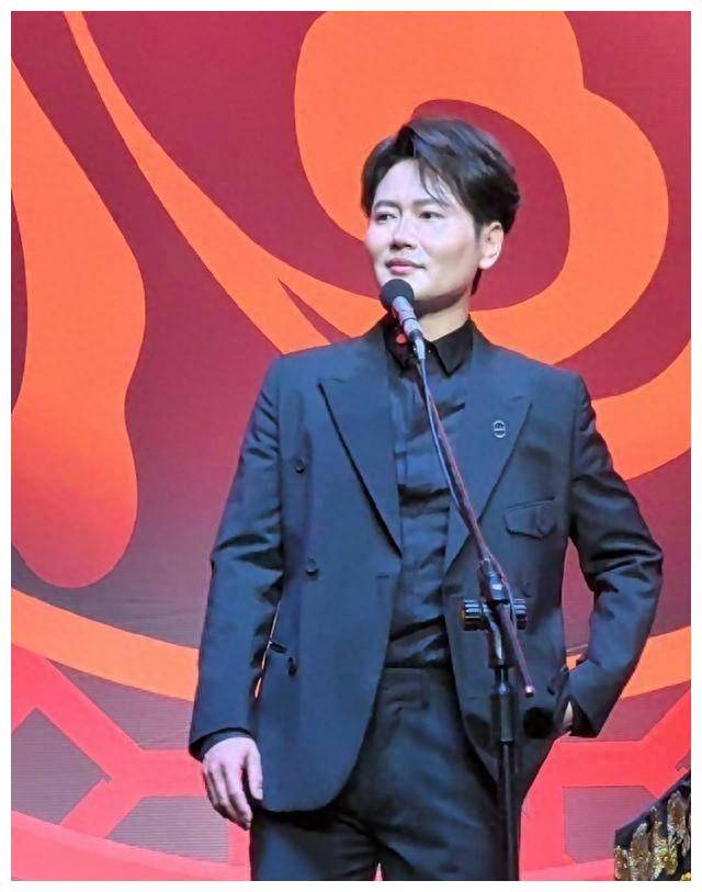 原创德云社孟鹤堂深夜发文晒照引热议网友称说相声真能挣钱