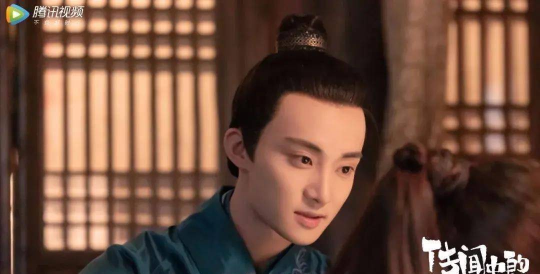 男主想表示自己的不满,还没来得及开口,苏子婴就立刻下跪认错,说自己
