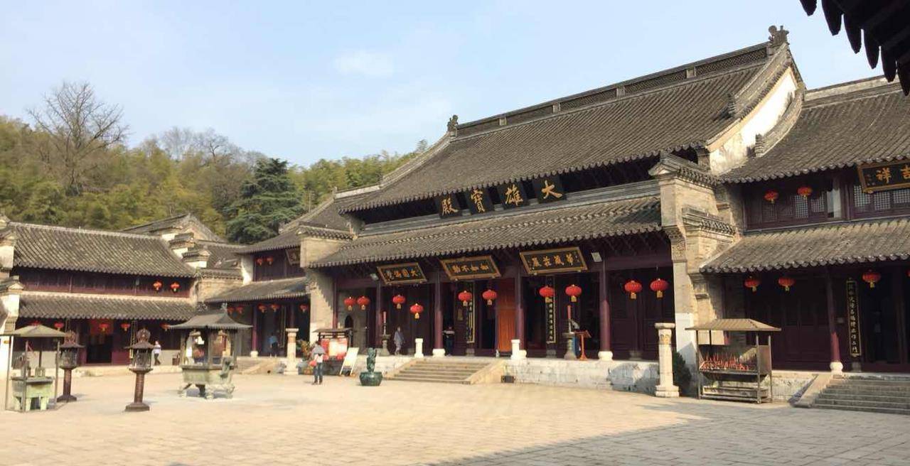 江苏这个寺庙,距南京约30公里,里有济公和尚原型,就在宝华山上